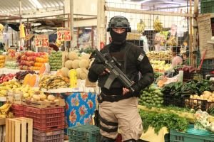 Operativos permanentes en mercados de San Pedro Cholula para salvaguardar el orden y la seguridad