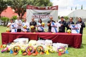 Inaugura Tonantzin Fernández talleres de fútbol del Club Puebla en San Pedro Cholula