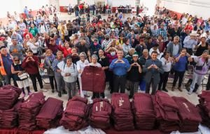 Inicia el programa Abrigando Cholula en Santiago Momoxpan