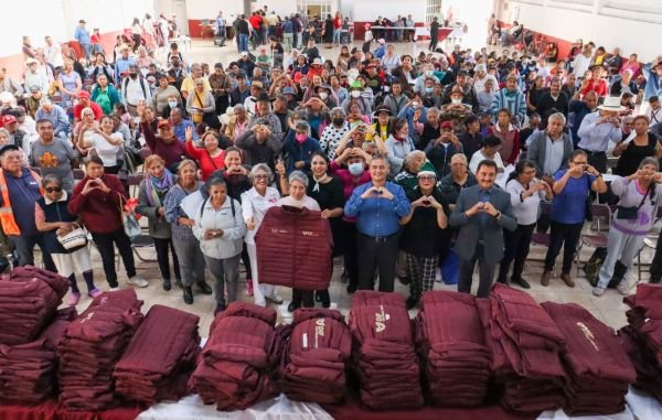 Inicia el programa Abrigando Cholula en Santiago Momoxpan