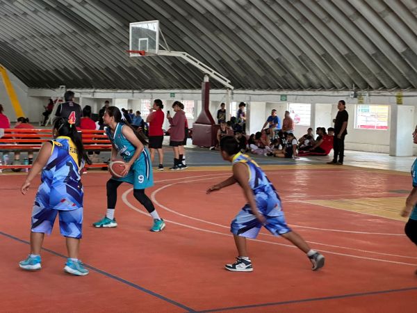 El Torneo “Convivencias” fortalece el deporte y la unión familiar en San Pedro Cholula  Impulsa Tonantzin Fernández la sana convivencia a través del baloncesto