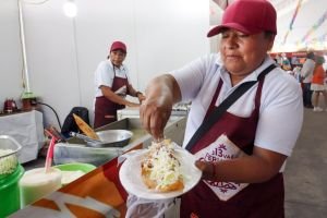 Tonantzin Fernández inaugura la Feria del Molote 2025 en San Pedro Cholula