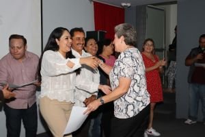 Tonantzin Fernández reconoce la labor docente en espacios comunitarios de San Pedro Cholula