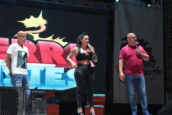 “Guerra de Chistes” llena de humor la Gran Feria de Cholula