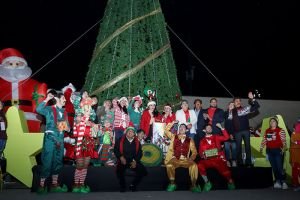 Realiza Gobierno de Cholula encendido del árbol navideño
