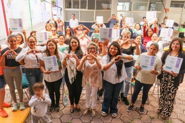 Entrega Tonantzin Fernández Carpetas de Protección Civil a CAIC’s del municipio