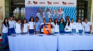 Comprometida con el deporte, Tonantzin Fernández encabeza firma de autógrafos con el Puebla Femenil