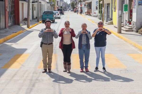 Tonantzin Fernández impulsa la rehabilitación de la calle 5 de Mayo en Santiago Mixquitla