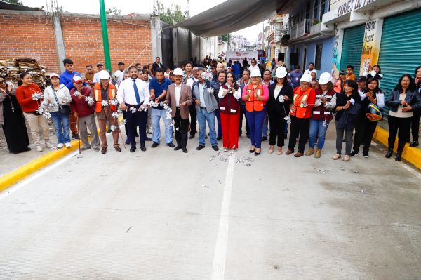 &quot;Hoy, el Gobierno Municipal atiende y ve por todas las juntas auxiliares&quot;: Tonantzin Fernández  La presidenta municipal dio inicio a la inauguración de obras públicas en Santa María Acuexcomac