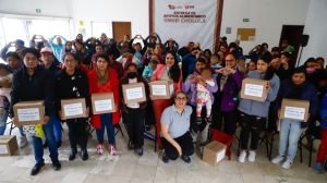 Alejandro Armenta y Tonantzin Fernández, unidos por la nutrición de mujeres en lactancia y embarazo La presidenta municipal entregó más de 300 despensas a mujeres de las 13 juntas auxiliares y barrios