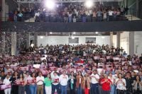 En compañía de Gaby “La Bonita” Sánchez, Tonantzin Fernández entrega becas a jóvenes deportistas y universitarios