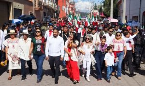 Tonantzin Fernández lidera el tradicional Desfile de Independencia