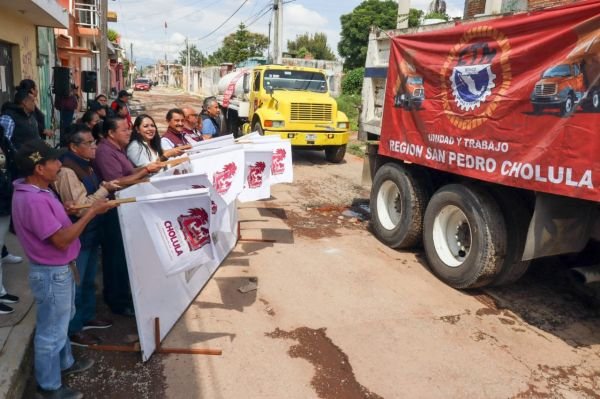 &quot;No sólo pavimentamos calles, dignificamos la vida de las y los cholultecas&quot;: Tonantzin Fernández