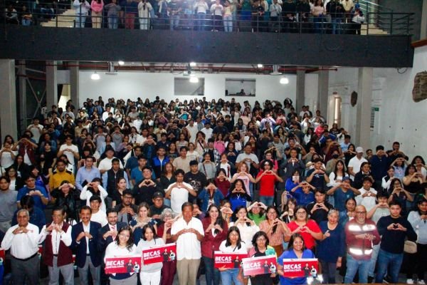 Con Becas Quetzalcóatl, Tonantzin Fernández apuesta por el futuro de la juventud