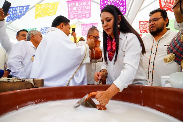 Tonantzin Fernández fortalece la identidad de San Pedro Cholula en la Tlahuanca 2025