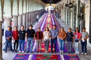 Encabeza Tonantzin Fernández la colocación de la alfombra monumental de Semana Santa
