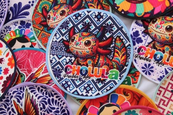 Comerciantes se instalan en la Plaza de la Concordia para el tradicional Trueque